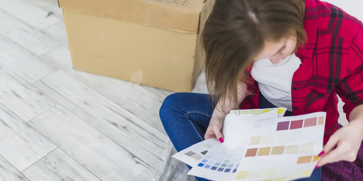 this picture shows choosing the right paint for house